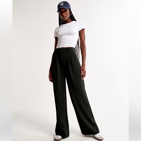 Abercrombie Premium Crepe Tailored Ultra Wide leg pant - Picture 2 of 8